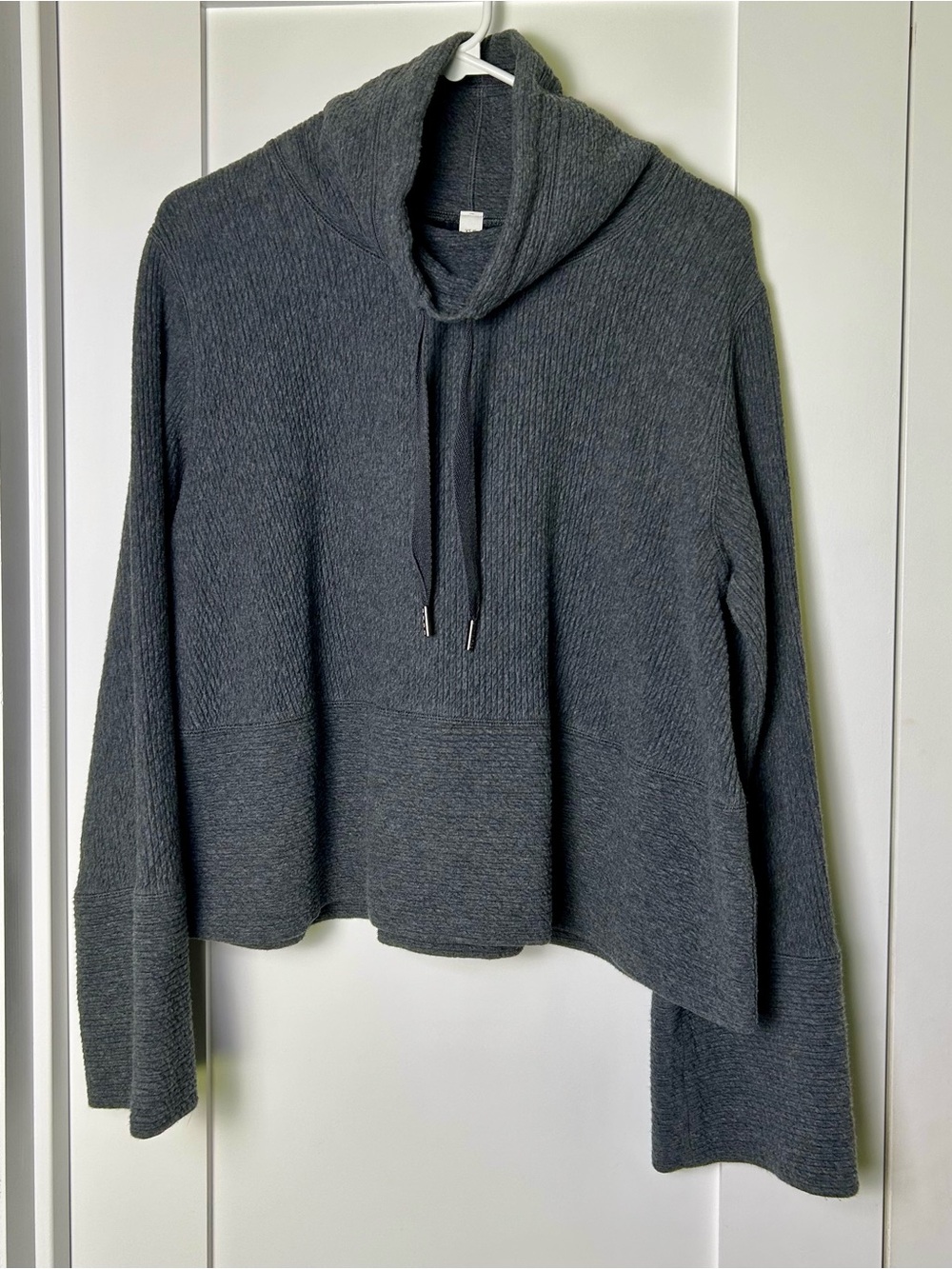 lululemon Gray Textured Cowl Neck Pullover Bell Sleeve XS/S